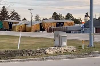 VIDEO | Tren de 200 vagones descarrila en Ohio: No se registran lesionados