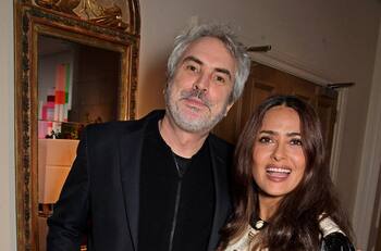 Salma Hayek y Alfonso Cuarón vacacionan juntos en Bora Bora