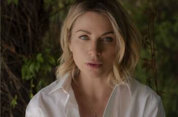 Ludwika Paleta publica fotografía en bikini sin editar y envía mensaje de amor propio