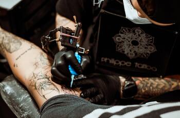 Cinco tatuajes tan extraños que es casi imposible creer que alguien se los hizo