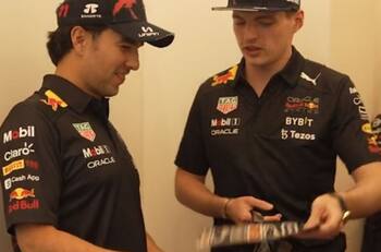 VIDEO | Red Bull y Max Verstappen sorprenden a Sergio 'Checo' Pérez con un baby shower previo al GP de España