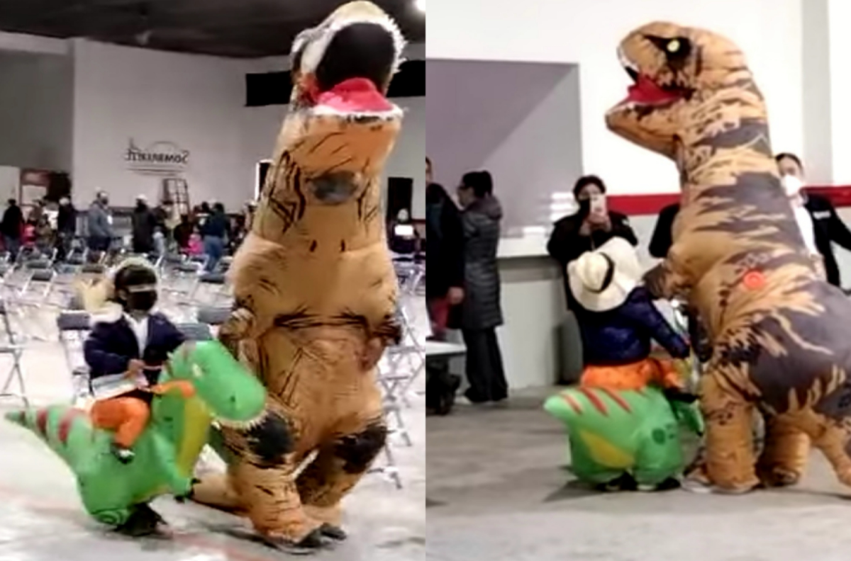 ¡Lo más tierno que verás hoy! Padre e hija se disfrazan de dinosaurio para vacunarse contra Covid-19