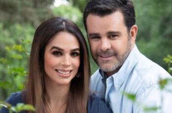 Biby Gaytán publica foto sin maquillaje y la critican por el aspecto de sus labios, ¿botox?