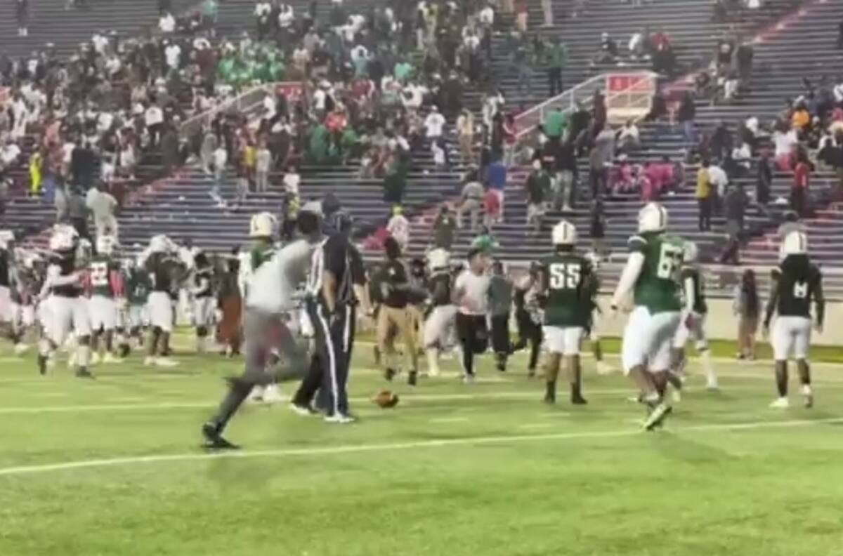 Video: Se presenta un tiroteo en pleno partido de futbol americano en Estados Unidos