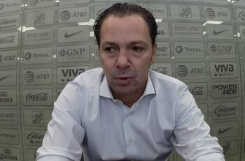 Ex jugadores del América arremeten contra Santiago Baños