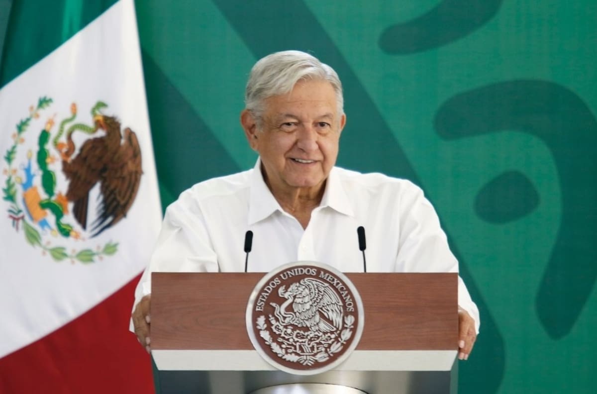 AMLO critica a farmacéuticas por querer vender más dosis anticovid