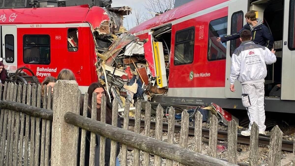 Dos trenes chocan de frente en Alemania: hay un muerto y varios heridos