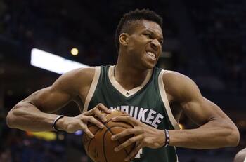 El récord que rompió Giannis Antetoukoumpo a LeBron James y Michael Jordan