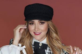 Sherlyn suelta apegos y hace gran donación de zapatos y vestuario