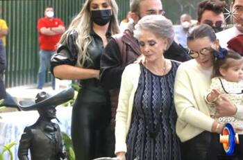 Doña Cuquita reveló que Vicente Fernández se le aparece