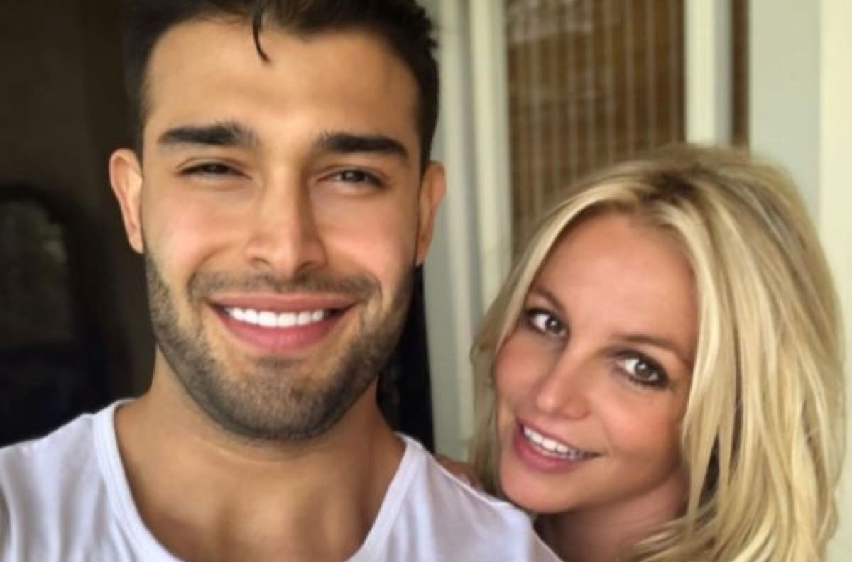 Britney Spears: sus fans piden a Sam Asghari que firme un prenupcial y él responde sarcásticamente