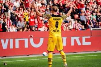 VIDEO: Erling Haaland llena de magia el entrenamiento del Dortmund
