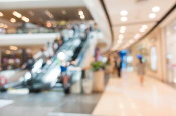 Muere joven de 15 años tras arrojarse desde el tercer piso de una plaza comercial en la CDMX