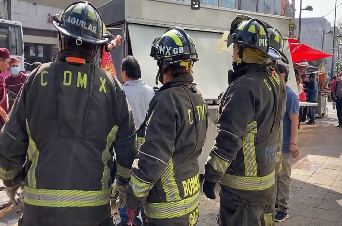 Última Hora: Explosión de mufa en Balderas y Avenida Juárez deja un herido | VIDEO