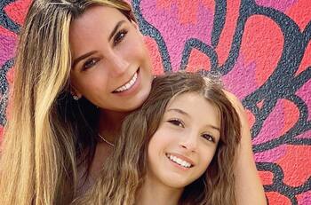 Elizabeth Gutiérrez presume el talento de su hija para el canto y el baile