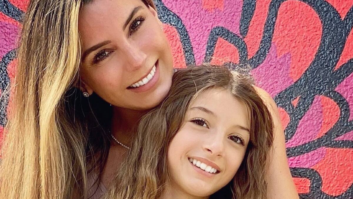 Elizabeth Gutiérrez presume el talento de su hija para el canto y el baile