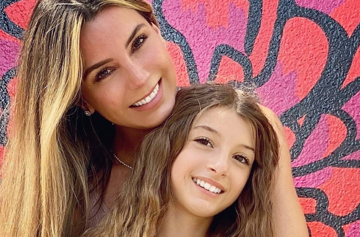 Elizabeth Gutiérrez presume el talento de su hija para el canto y el baile