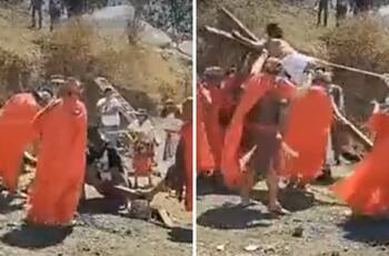 VIDEO| Jesús cae de la cruz en plena representación en Colima