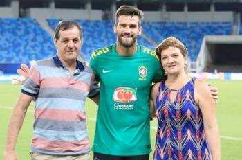 El emotivo mensaje de Liverpool a Alisson Becker por fallecimiento de su padre