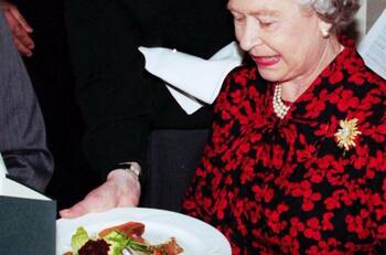 Reina Isabel II: Mira lo que come tan solo en un día, revela su exchef