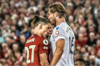 Jugador es amenazado de muerte tras la expulsión de Darwin Núñez del Liverpool