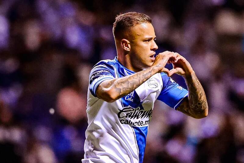 El brasileño se lució con un tremendo golazo.