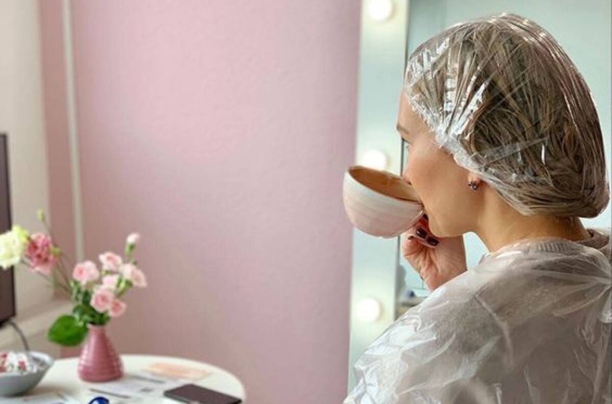 Mascarilla para disimular las canas en el cabello castaño claro