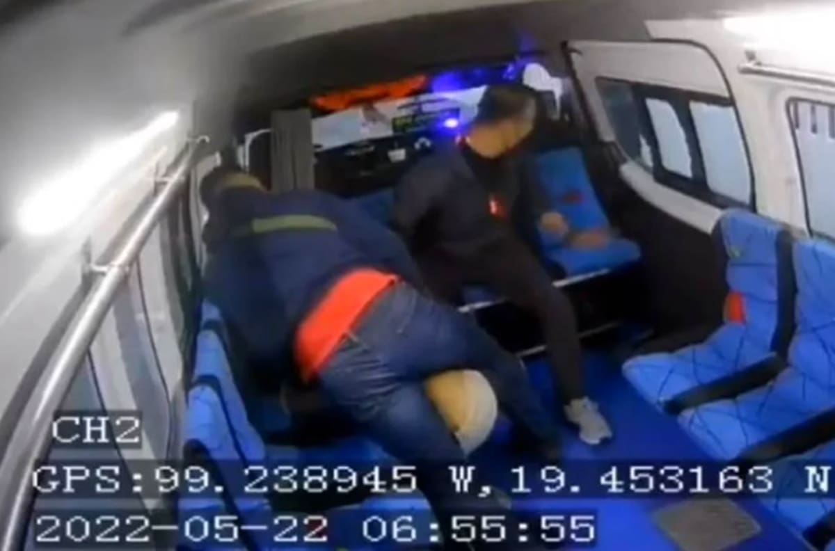 VIDEO | Militares vestidos de civiles frustan asalto en combi de Naucalpan