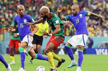 Brasil cae por la mínima ante Camerún pero avanza en primer lugar a los octavos de final