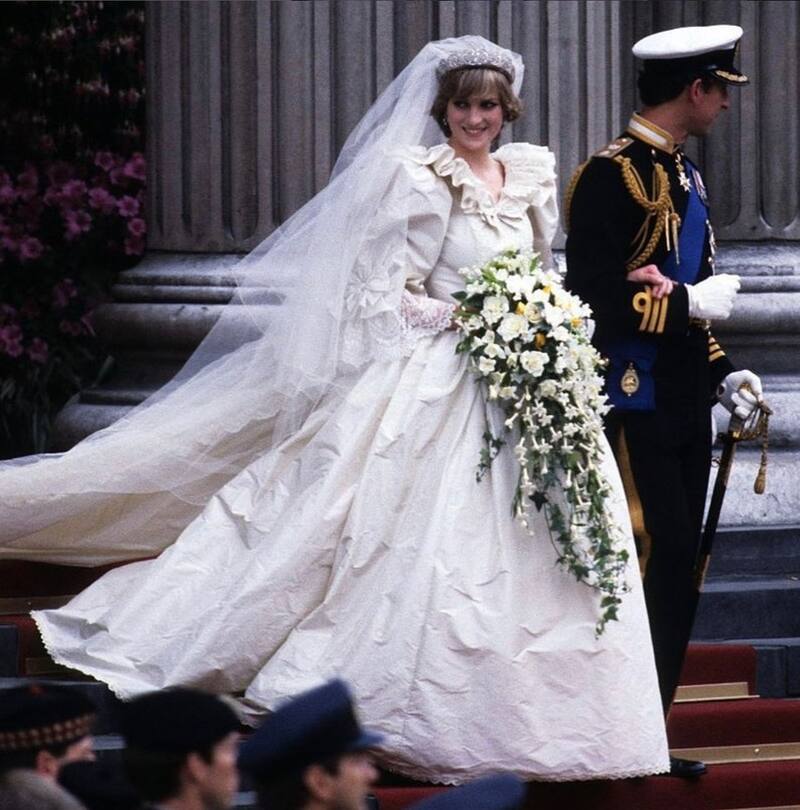 Así fue el espectacular vestido de novia de la princesa Diana.