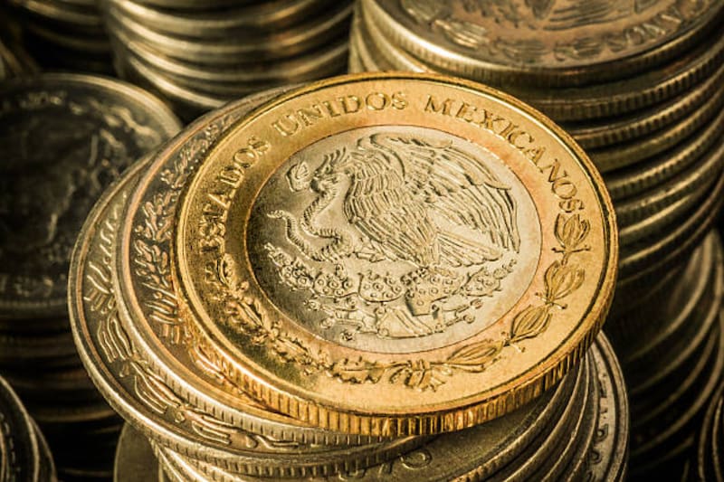 Descubre la manera de identificar una moneda falsa.