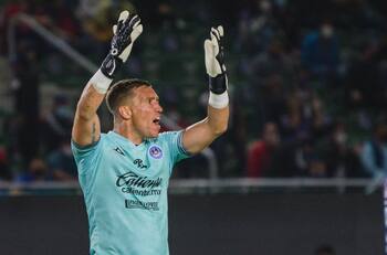 Nicolás Vikonis ¡Salió expulsado del partido!