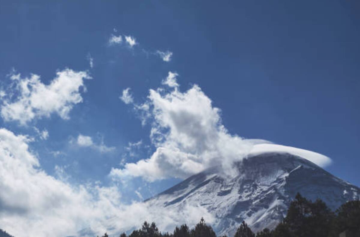 Explosión de volcán Popocatépetl cimbra puertas y ventanas de Puebla y Tlaxcala| VIDEO
