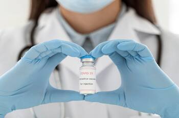 Médicos en Lituania hallan un kilo de clavos y tornillos en estómago de paciente