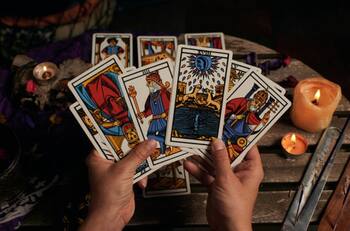Tarot gratis para el 1 de mayo: Estas son las predicciones de salud, amor y dinero