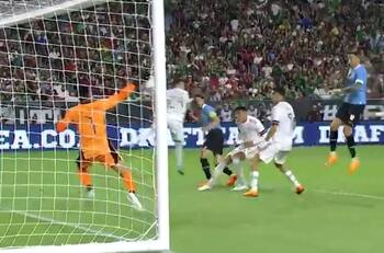 Error de Alfredo Talavera contra Uruguay provoca que aficionados pidan a Guillermo Ochoa en Qatar 2022