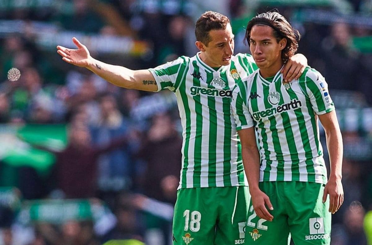 Betis remontó al Cadiz y mantiene sueño europeo de Guardado y Lainez