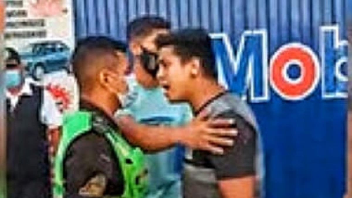 Policía resulta insultado por intervenir a hombre venezolano por beber licor en las calles de Surco