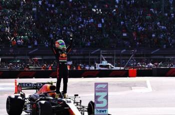 Checo Pérez, Canelo, Urías y los mexicanos que brillaron en 2021