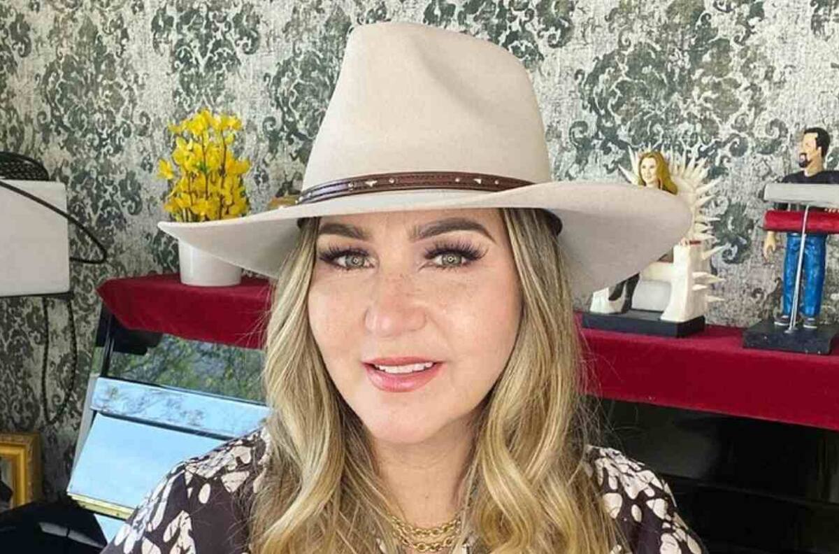 Alicia Villarreal quiere que Angelique Boyer protagonice su bioserie