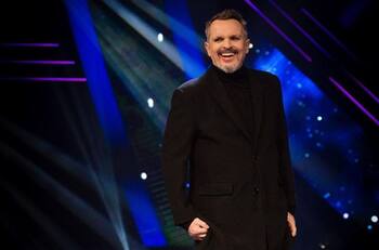 Miguel Bosé desató críticas y preocupación por su salud durante el estreno de “La Voz”