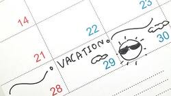 ¿Con cuánto tiempo de anticipación debo pedir mis vacaciones en el trabajo?