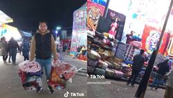 Joven se hace viral al ser estafado por el señor que vende cobijas en la feria ¡le dieron colchonetas!| VIDEO