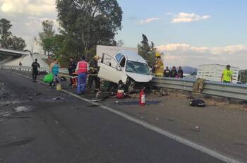 VIDEO | Camioneta que circulaba en sentido contrario provocó terrible accidente en carretera de Michoacán