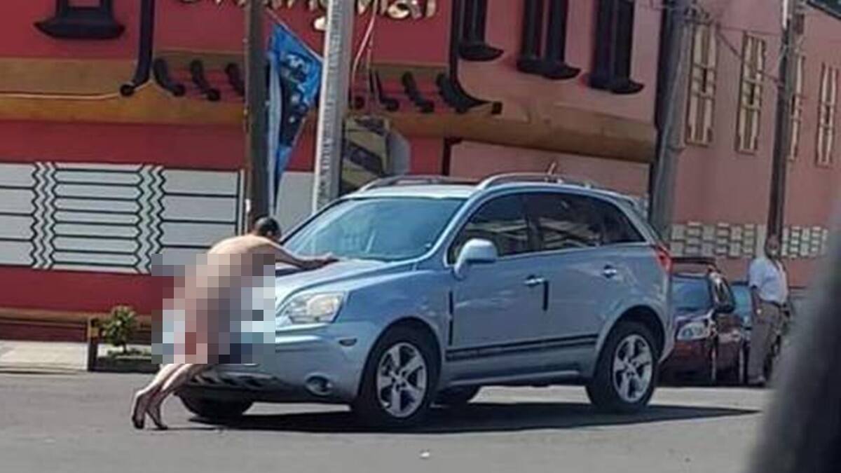 VIDEO: Así captaron a un hombre desnudo afuera de un motel en Puebla