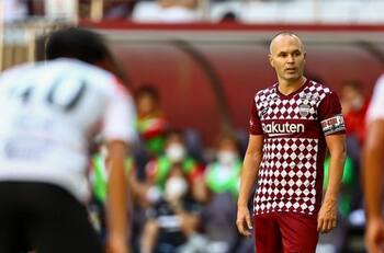 Andrés Iniesta marcó su primer doblete... pero en Japón