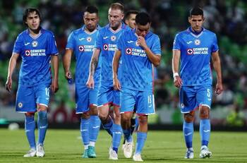 El nuevo escándalo del arbitraje en el Cruz Azul vs Toluca: "Son un cáncer"