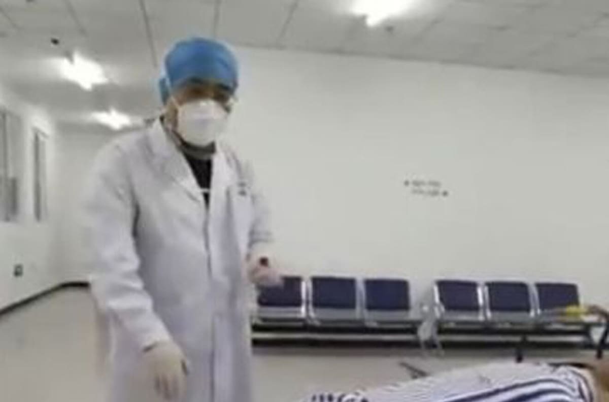 Medidas drásticas: China hace obligatorias las pruebas anales de covid