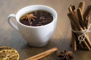 Disminuye tus niveles de estrés con una deliciosa infusión de canela con laurel