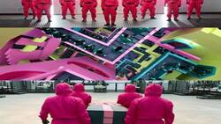 Recrean el set de El Juego del Calamar en una estación del Metro de Corea del Sur